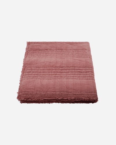 Narzuta Ruffle Dusty Berry House Doctor
