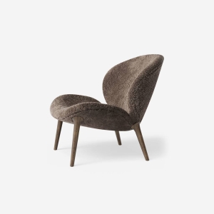 Fotel Lodge Lounge Chair/Low Back - Vipp469 Curly Umber