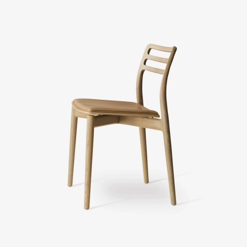Krzesło do jadalni  Cabin Chair - Vipp481 Light oak w/camel leather Vipp