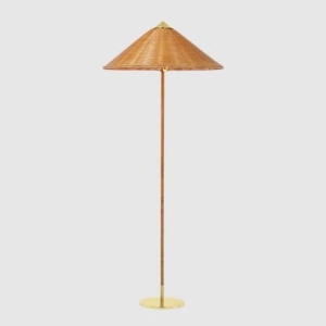 Lampa podłogowa Tynell 9602 wiklina Gubi