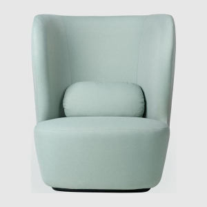 Fotel Stay Lounge Fully Upholstered, Black base, High back Gubi