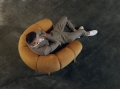 Fotel Croissant Lounge Chair Gubi