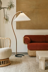 Lampa podłogowa Timberline GUBI