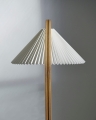 Lampa podłogowa Timberline GUBI