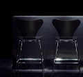 FRITZ HANSEN krzesło barowe SERIES 7 64cm fornir barwiony gliniany brąz