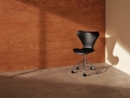 FRITZ HANSEN krzesło obrotowe SERIES 7 barwiony fornir tapicerowany front