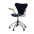 FRITZ HANSEN krzesło obrotowe z podłokietnikami SERIES 7 naturalny fornir tapicerowany front