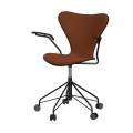 FRITZ HANSEN krzesło obrotowe z podłokietnikami SERIES 7 naturalny fornir tapicerowany front