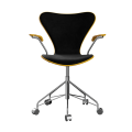 FRITZ HANSEN krzesło obrotowe z podłokietnikami SERIES 7 lakierowany fornir tapicerowany front