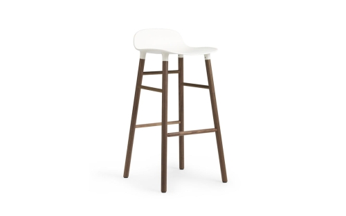 Stołek barowy  Form 65 orzech Normann Copenhagen