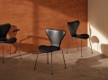 FRITZ HANSEN krzesło z podłokietnikami SERIES 7 fornir barwiony różne warianty ciemny żółty