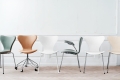FRITZ HANSEN krzesło z podłokietnikami SERIES 7 fornir barwiony różne warianty błękit zmierzchu