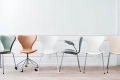 FRITZ HANSEN krzesło z podłokietnikami SERIES 7 fornir lakierowany różne warianty blady róż