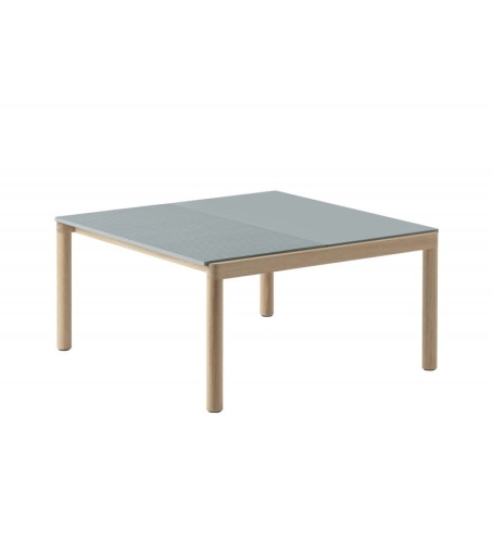 STOLIK KAWOWY COUPLE MUUTO - 1 GŁADKI I 1 FALISTY KAFEL BLATU PALE BLUE / PODSTAWA DĘBOWA