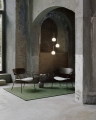 &Tradition fotel Pavilion AV6 czarny dąb - różne obicia