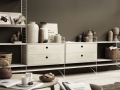 Komoda przeszklona przesuwane drzwi jesion STRING Furniture
