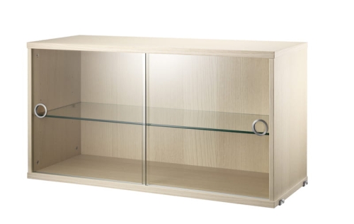 Komoda przeszklona przesuwane drzwi jesion STRING Furniture