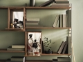 Mała szafka uchylane drzwi orzech STRING Furniture  