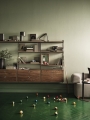 Mała szafka uchylane drzwi orzech STRING Furniture  