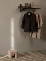 Półka Sector ciemny dąb z  mosiężnym wieszakiem Ferm Living 