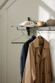 Półka Sector ciemny dąb z  mosiężnym wieszakiem Ferm Living 