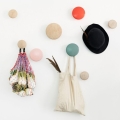 Wieszak Dots Wood Ø 9 cm. Muuto 